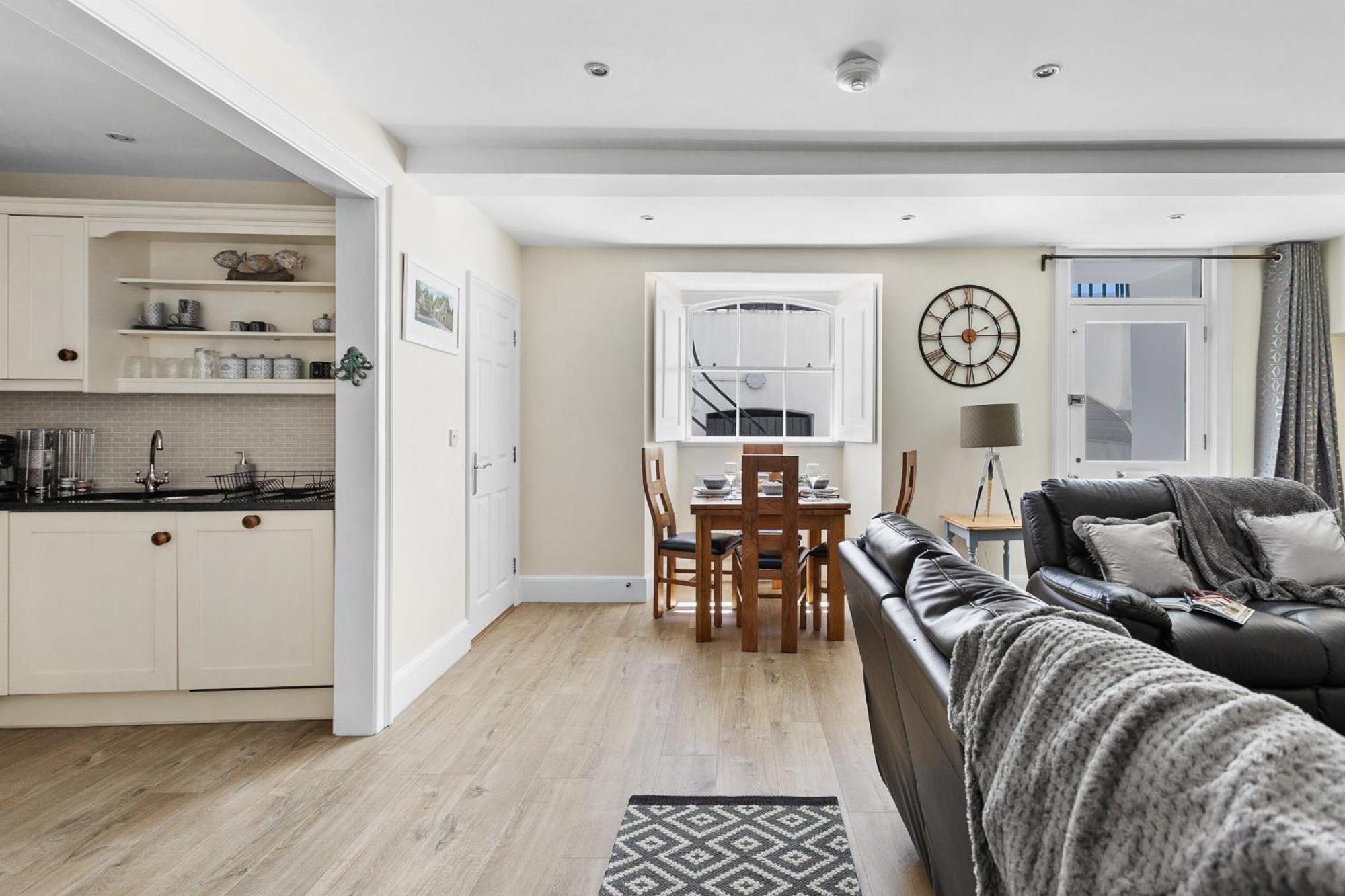 Sovereign House - Close To Harbour With Parking 토키 외부 사진